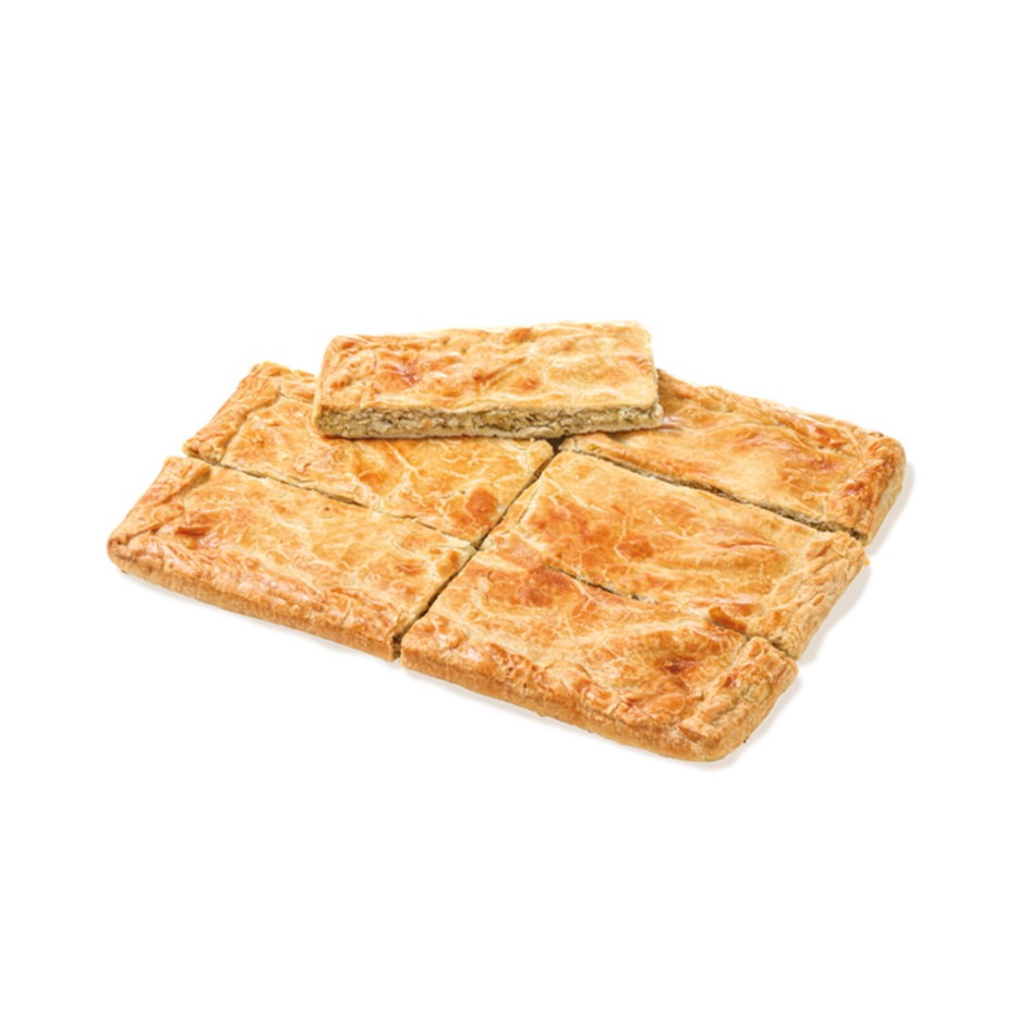Pedaço de torta salgada com alcachofra
