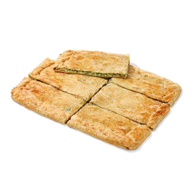 Pedaço de torta salgada ricota e espinafre